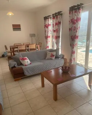 Eros Villa *